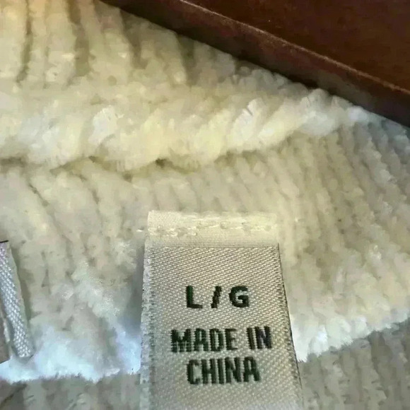 Beautiful SOFT ORVIS sweater. - Picture 6 of 9